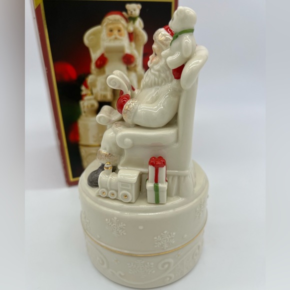 Lenox Winter's Wonder Santa Musical Keepsake Box Plays Jolly Old St Nicholas - Picture 16 of 16
